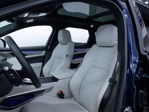 Used 2025 Jaguar F-PACE R-Dynamic S AWD/4WD image 4