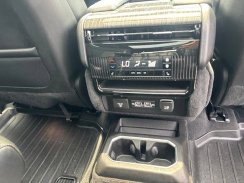 Used 2022 Jeep Wagoneer Series III w/ Premium Group I AWD/4WD image 19
