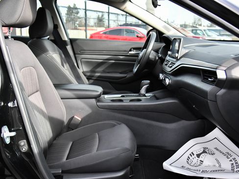 Used 2025 Nissan Altima 2.5 SV image 39