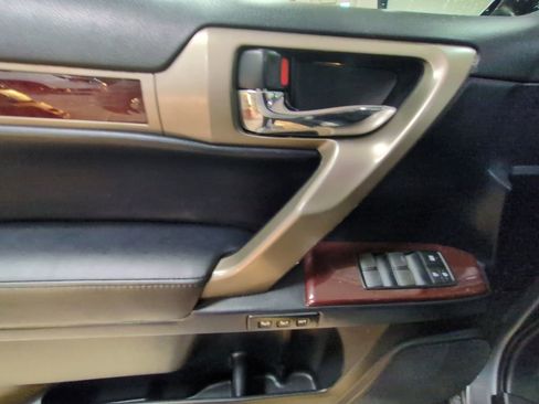 Used 2018 Lexus GX 460 image 10