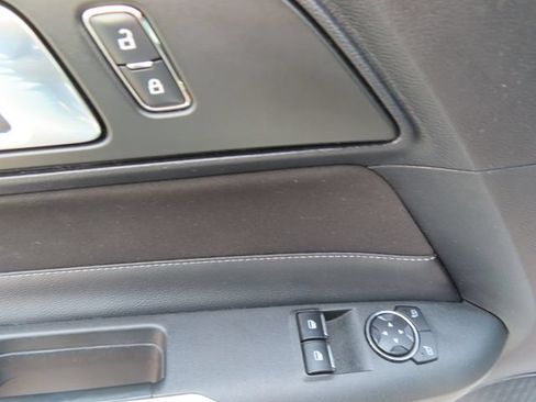 Used 2018 Ford Mustang Coupe RWD image 13
