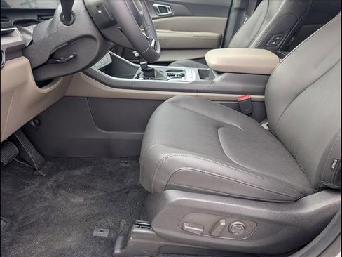 New 2026 Kia Carnival EX image 7