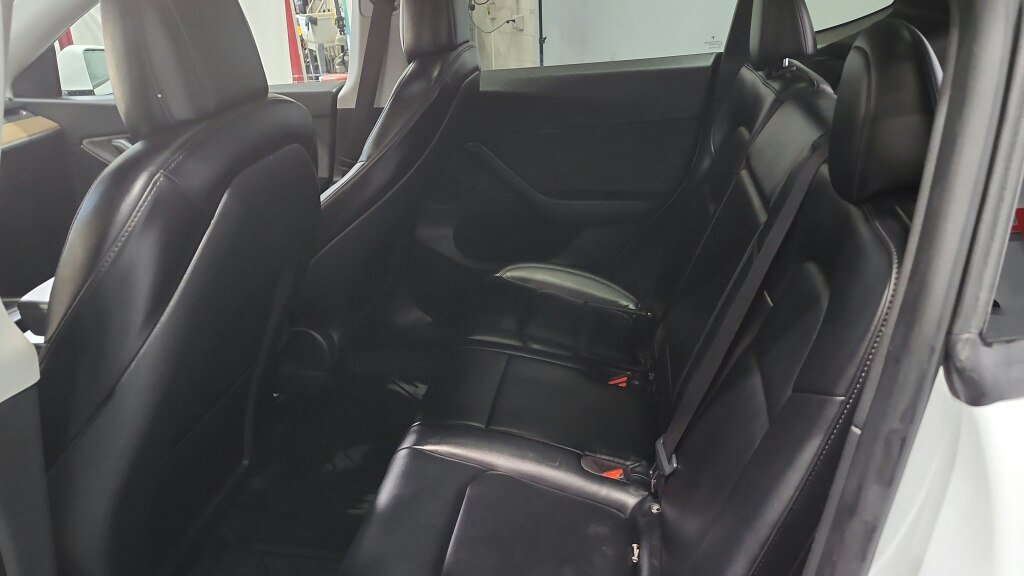 Used 2022 Tesla Model Y Long Range AWD/4WD image 29