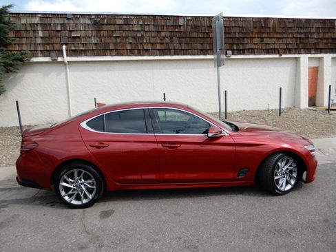 Used 2022 Genesis G70 2.0T RWD image 4