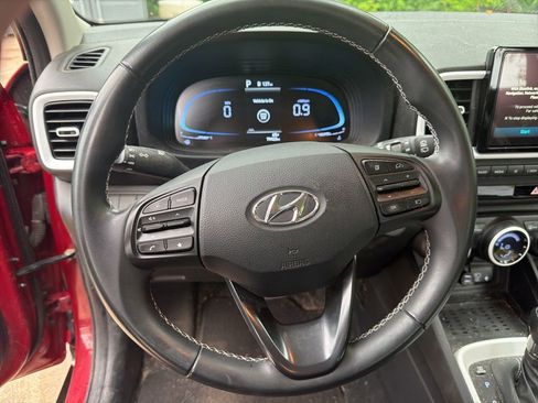 Used 2023 Hyundai Venue Limited FWD image 18