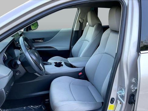 Used 2021 Toyota Venza LE AWD/4WD image 7