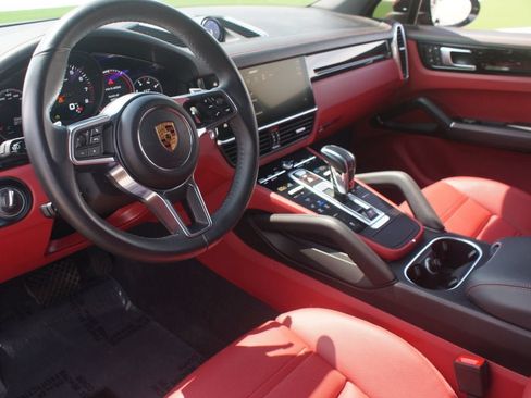 Used 2023 Porsche Cayenne AWD/4WD image 15