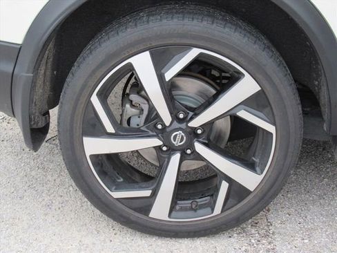 Used 2021 Nissan Rogue Sport SL w/ Premium Package image 5