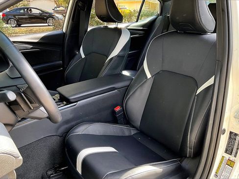 Used 2025 Toyota Camry SE image 18