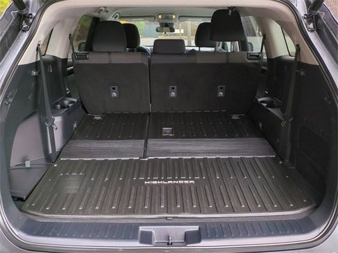 Used 2021 Toyota Highlander LE image 13