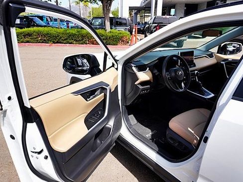 Used 2025 Toyota RAV4 XLE w/ Convenience Package FWD image 36