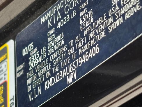 Used 2025 Kia Soul LX w/ LX Technology Package FWD image 30