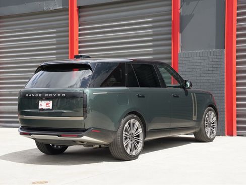 Used 2025 Land Rover Range Rover Long Wheelbase SE image 9
