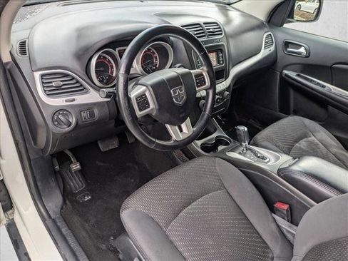 Used 2017 Dodge Journey SE w/ Flexible Seating Group image 10