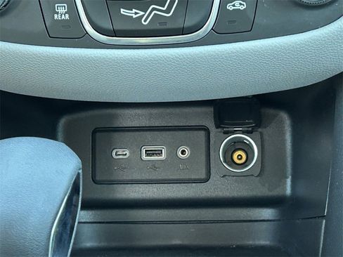 Used 2022 Chevrolet Equinox LS w/ LS Convenience Package image 16