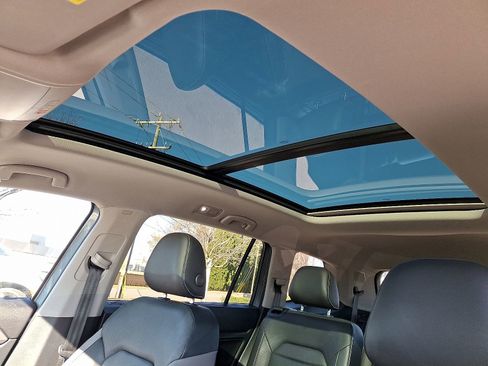 Used 2021 Volkswagen Atlas SEL Premium image 14