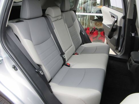 Used 2023 Toyota RAV4 XLE Premium image 20