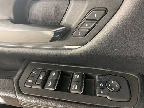 Used 2025 RAM 1500 Laramie AWD/4WD image 21