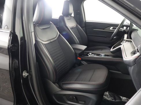 Used 2025 Ford Explorer ST-Line w/ ST-Line Street Pack AWD/4WD image 29