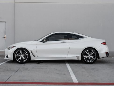 Used 2017 INFINITI Q60 3.0t w/ Premium Plus Package 3.0T image 16