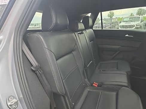 Used 2022 Volkswagen Atlas Cross Sport SE AWD/4WD image 79