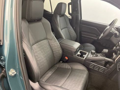 Used 2025 Toyota 4Runner TRD Off-Road Premium AWD/4WD image 32