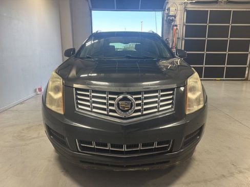 Used 2016 Cadillac SRX Luxury image 2