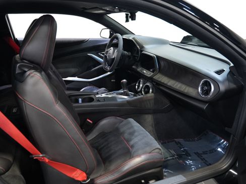 Used 2018 Chevrolet Camaro ZL1 RWD image 31