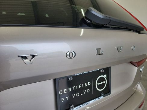 Used 2024 Volvo XC60 B5 Core AWD/4WD image 10