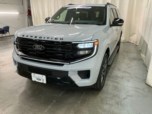 New 2026 Ford Expedition Max Platinum w/ Stealth Appearance Package image 9