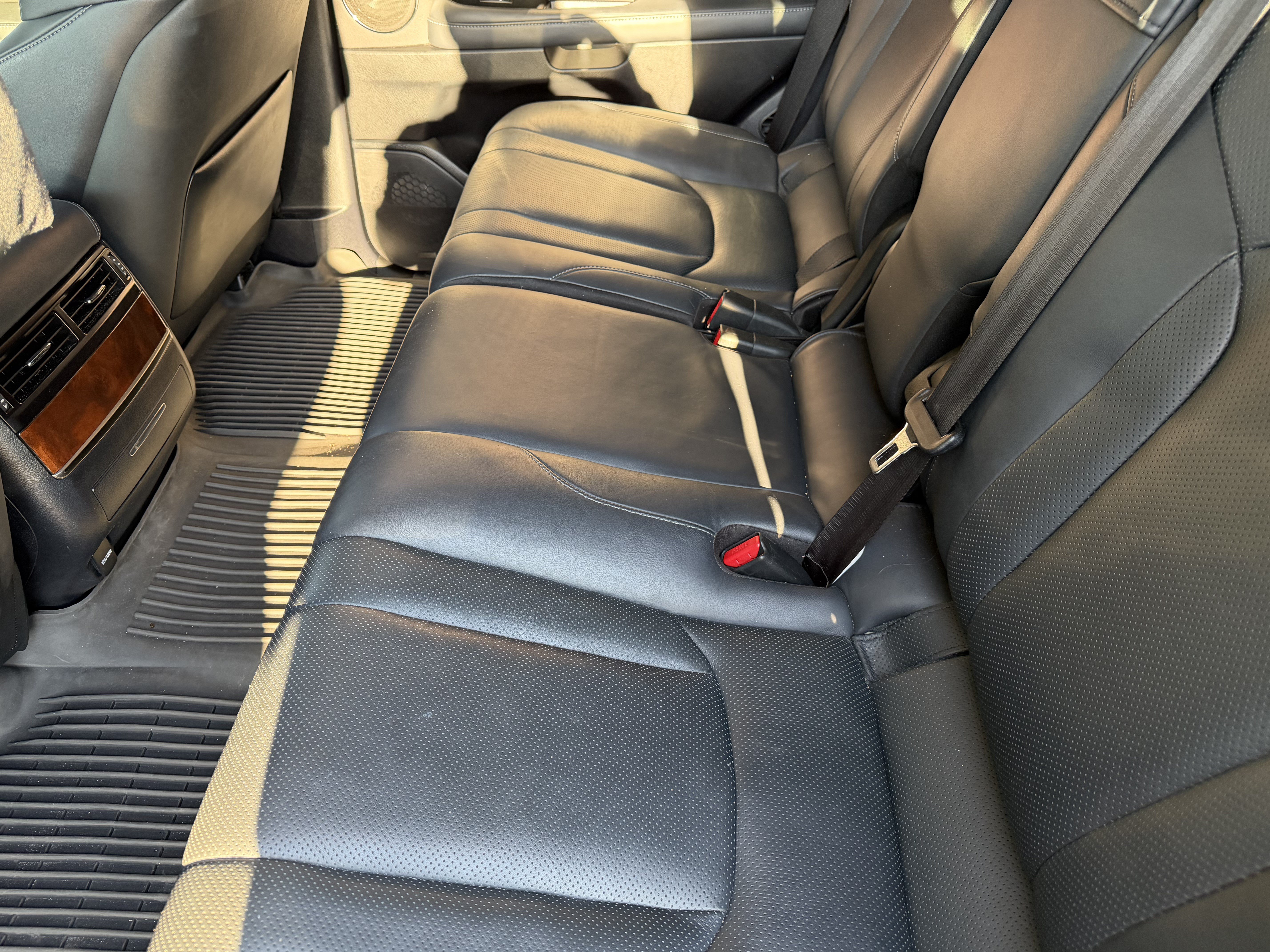 Used 2017 Lexus LX 570 4WD w/ Luxury Package image 31