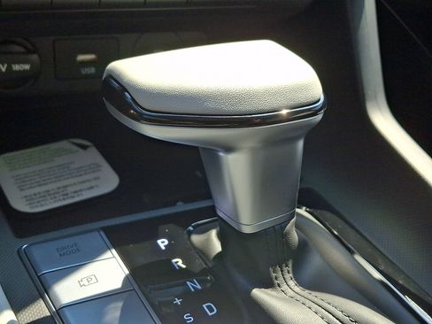 New 2026 Hyundai Elantra Limited FWD image 8