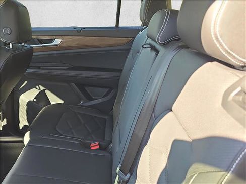 New 2026 Volkswagen Atlas SE image 17