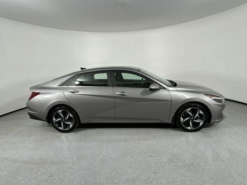 Used 2022 Hyundai Elantra SEL w/ Convenience + Premium Package image 40