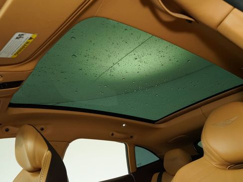 Used 2021 Aston Martin DBX AWD/4WD image 17