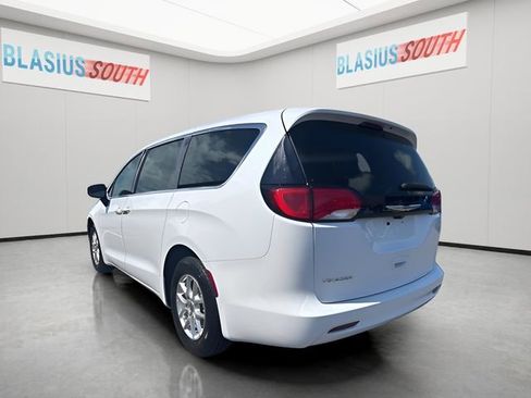 Used 2022 Chrysler Voyager LX FWD image 5