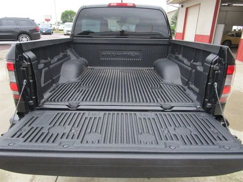 Used 2023 Nissan Frontier SV image 12