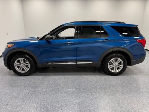 Used 2020 Ford Explorer XLT w/ Equipment Group 202A AWD/4WD image 5