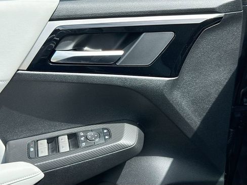Used 2025 Mitsubishi Outlander SE image 19
