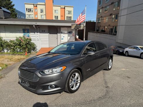 Used 2016 Ford Fusion Titanium FWD image 1