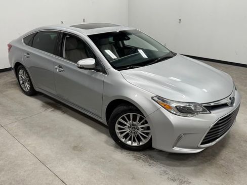 Used 2018 Toyota Avalon Limited image 39