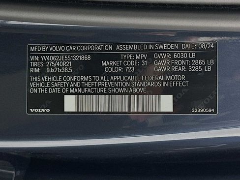 Certified 2025 Volvo XC90 B6 Plus image 32