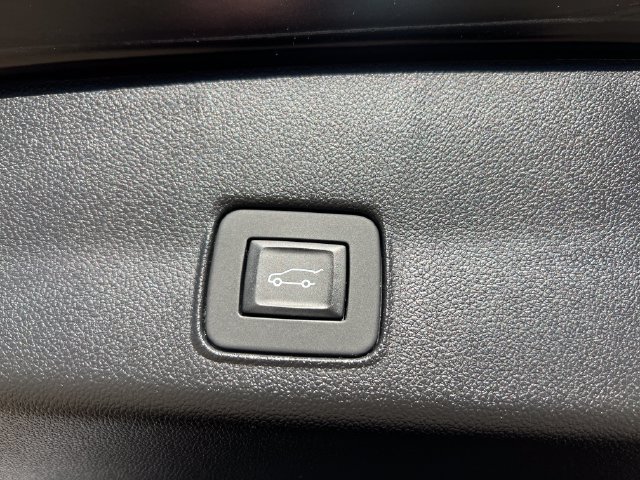 Used 2025 Chevrolet TrailBlazer RS w/ Convenience Package AWD/4WD image 18