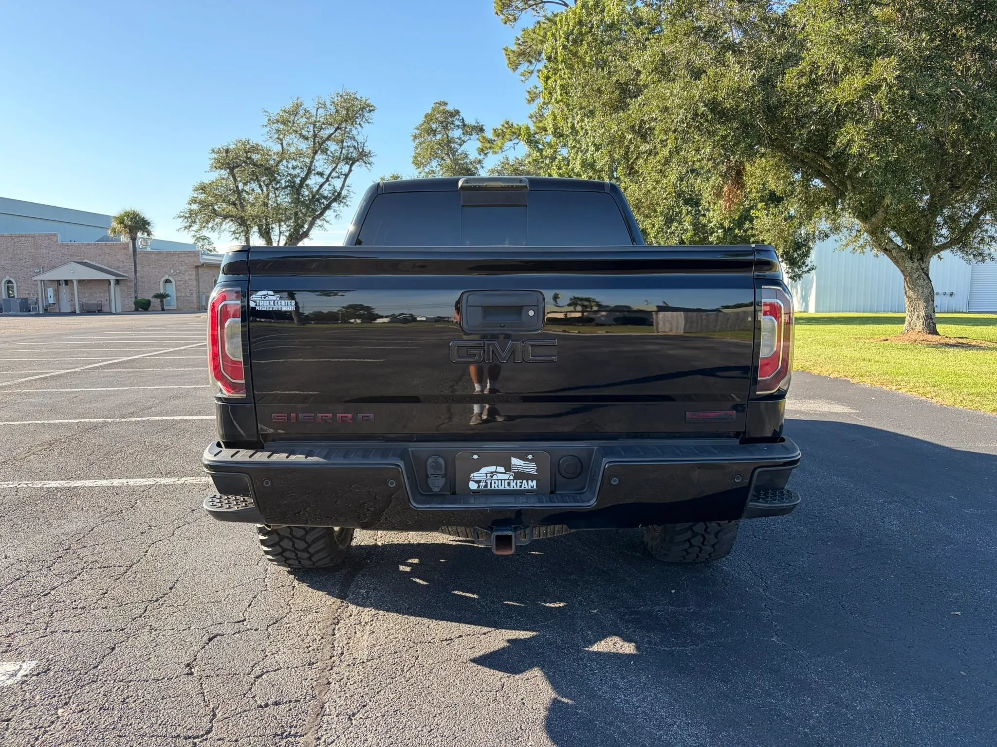 Used 2017 GMC Sierra 1500 SLT AWD/4WD image 6