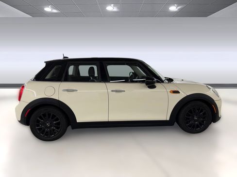 Used 2017 MINI Cooper 4-Door Hardtop image 8