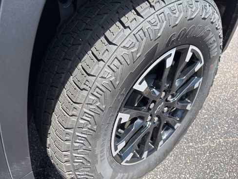 Used 2026 Chevrolet Traverse Z71 w/ LPO, Floor Liner Package AWD/4WD image 12