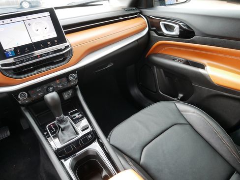 Used 2024 Jeep Compass Limited w/ Elite Group image 11