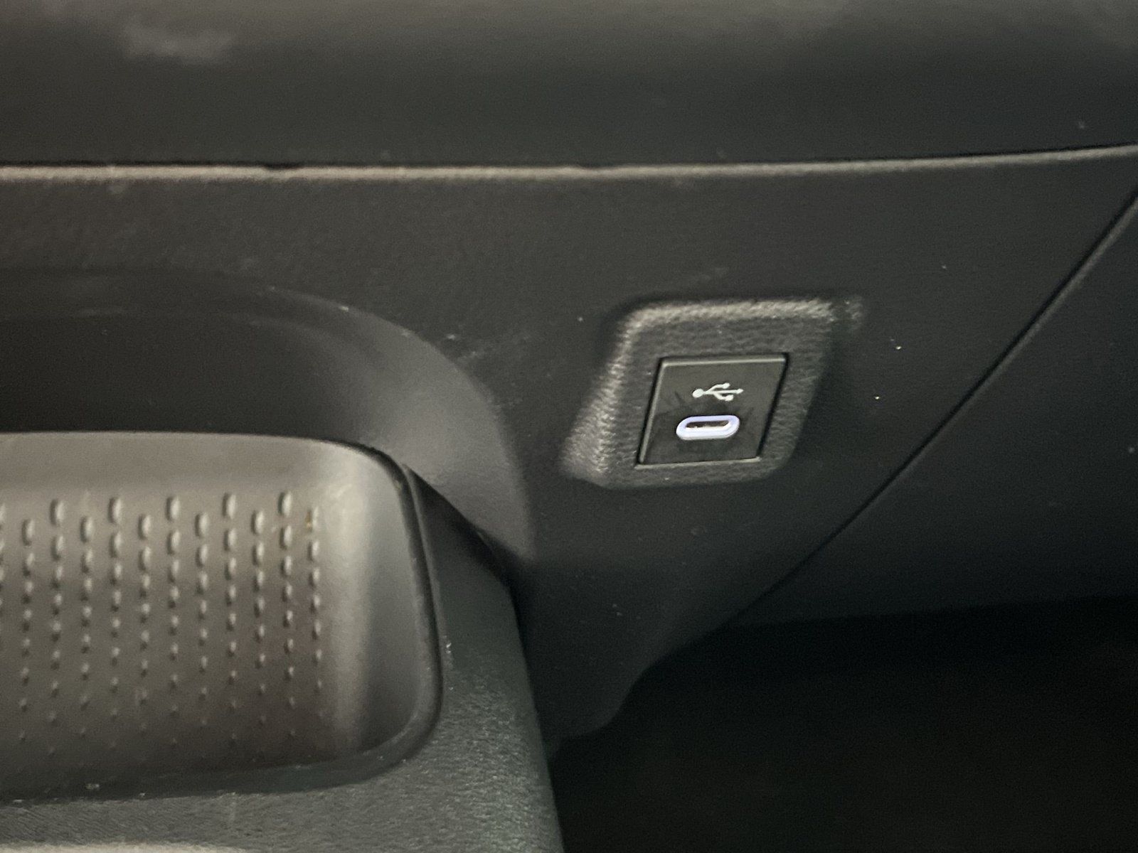 Used 2025 Toyota Corolla LE FWD image 34