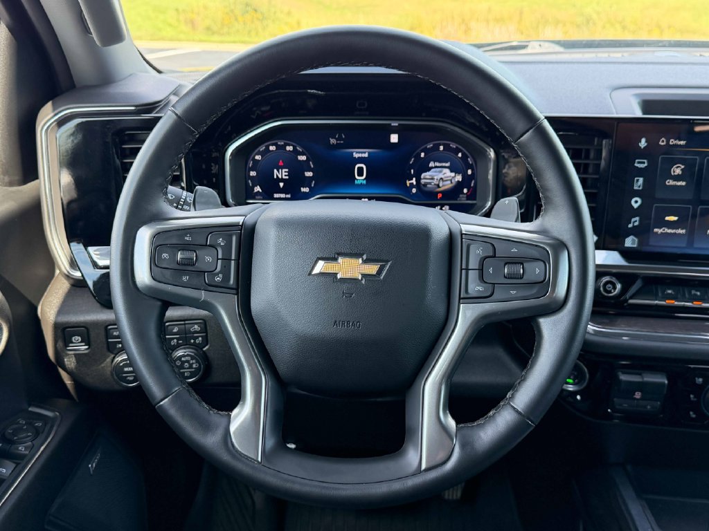 Used 2025 Chevrolet Silverado 1500 LTZ w/ LTZ Premium Package AWD/4WD image 35
