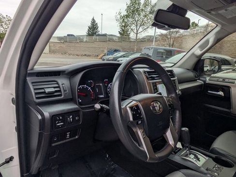 Used 2021 Toyota 4Runner SR5 Premium image 10